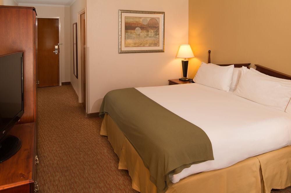 Holiday Inn Express & Suites Greensboro - I-40 Atwendover By Ihg מראה חיצוני תמונה