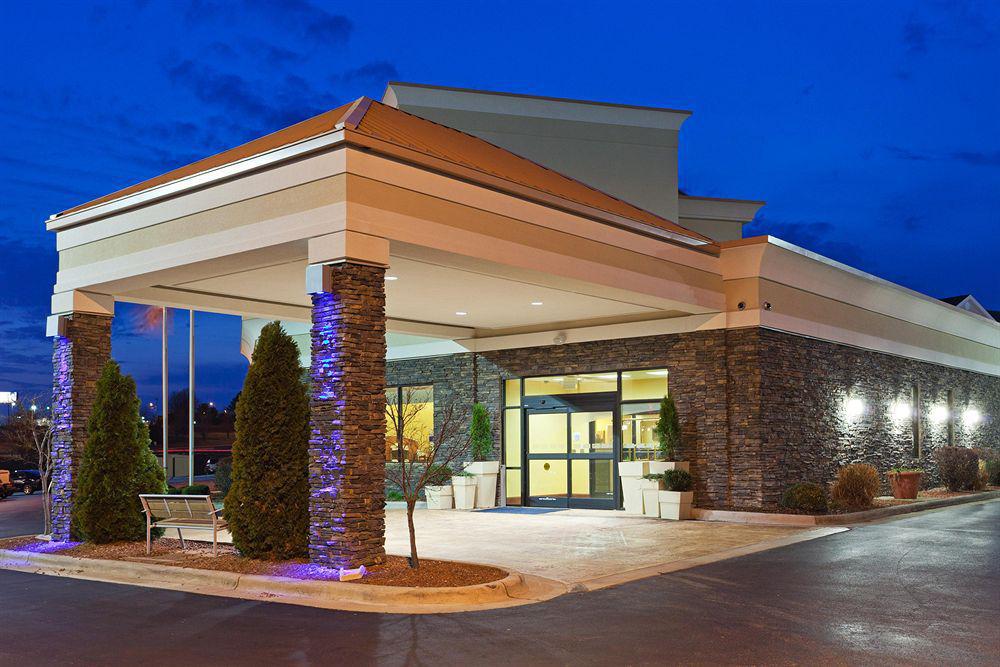 Holiday Inn Express & Suites Greensboro - I-40 Atwendover By Ihg מראה חיצוני תמונה