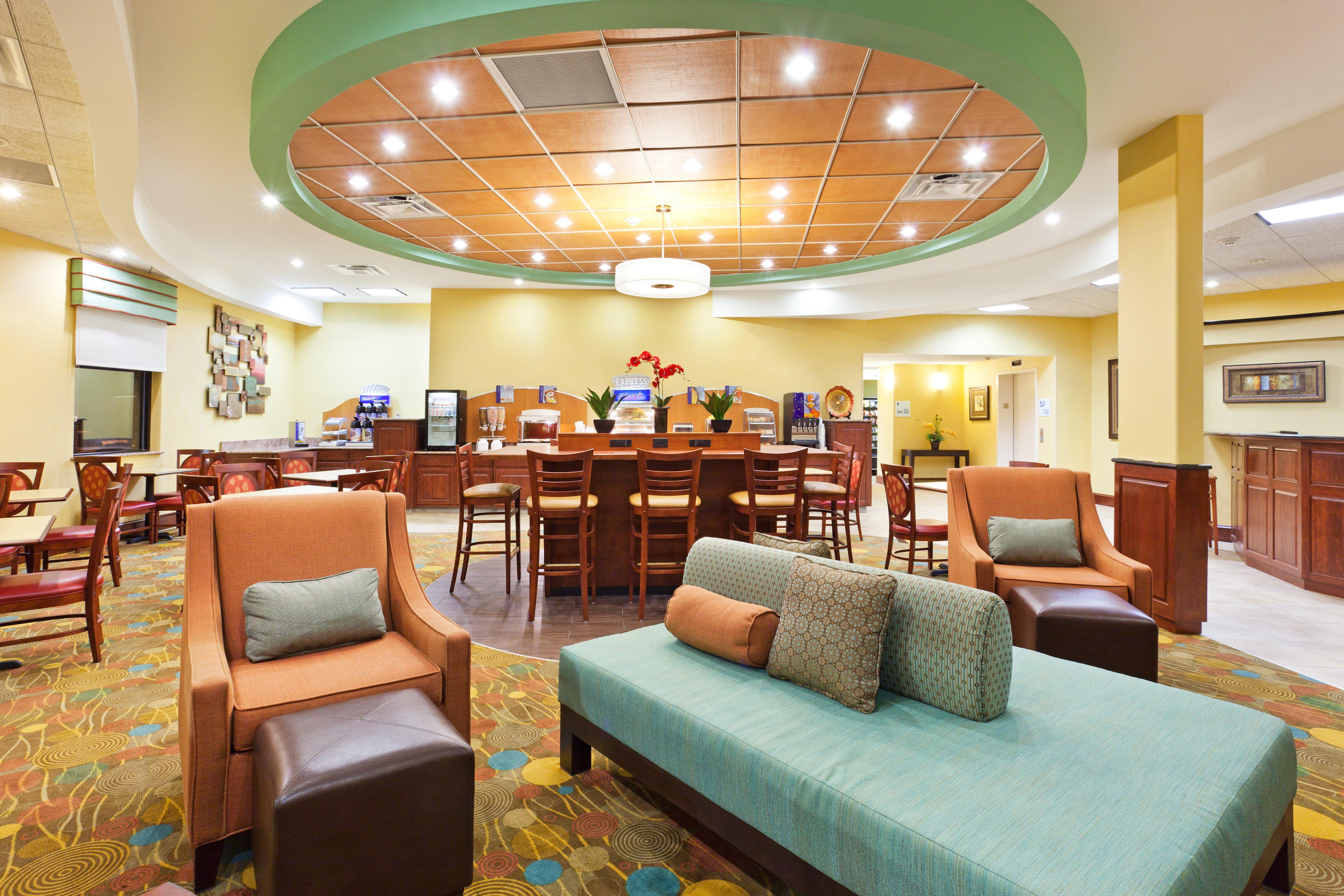 Holiday Inn Express & Suites Greensboro - I-40 Atwendover By Ihg מראה חיצוני תמונה