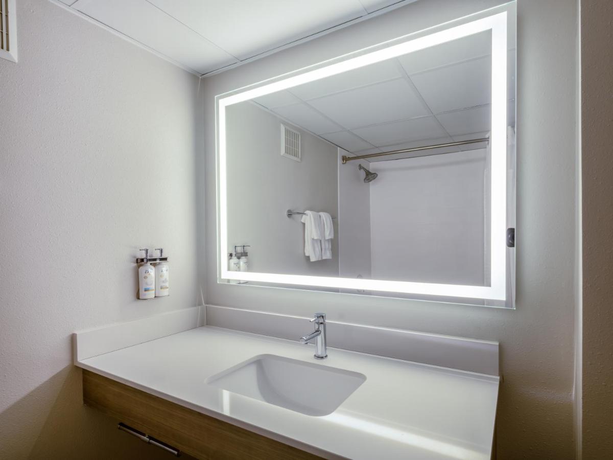 Holiday Inn Express & Suites Greensboro - I-40 Atwendover By Ihg מראה חיצוני תמונה