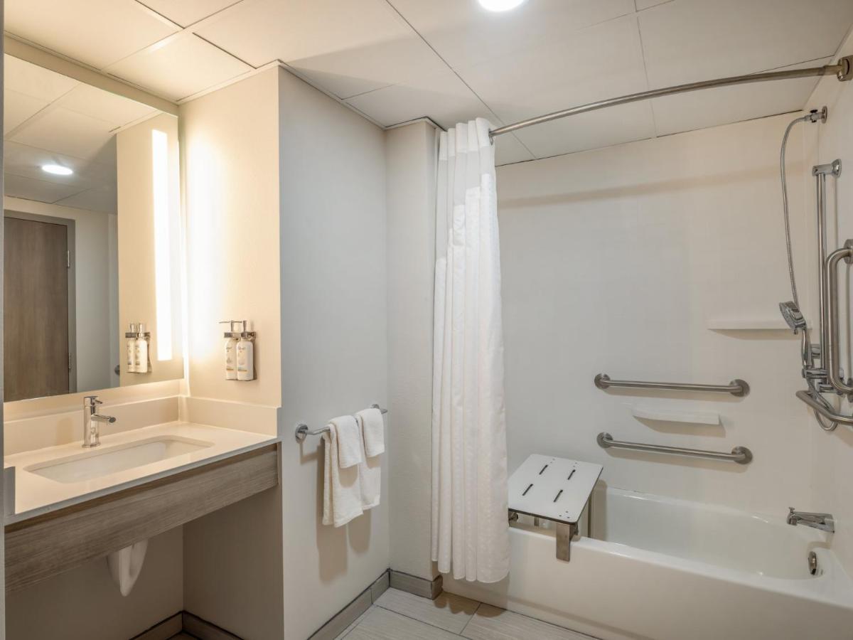 Holiday Inn Express & Suites Greensboro - I-40 Atwendover By Ihg מראה חיצוני תמונה