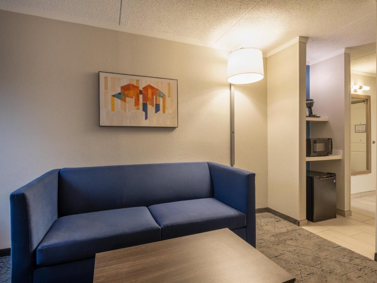 Holiday Inn Express & Suites Greensboro - I-40 Atwendover By Ihg מראה חיצוני תמונה