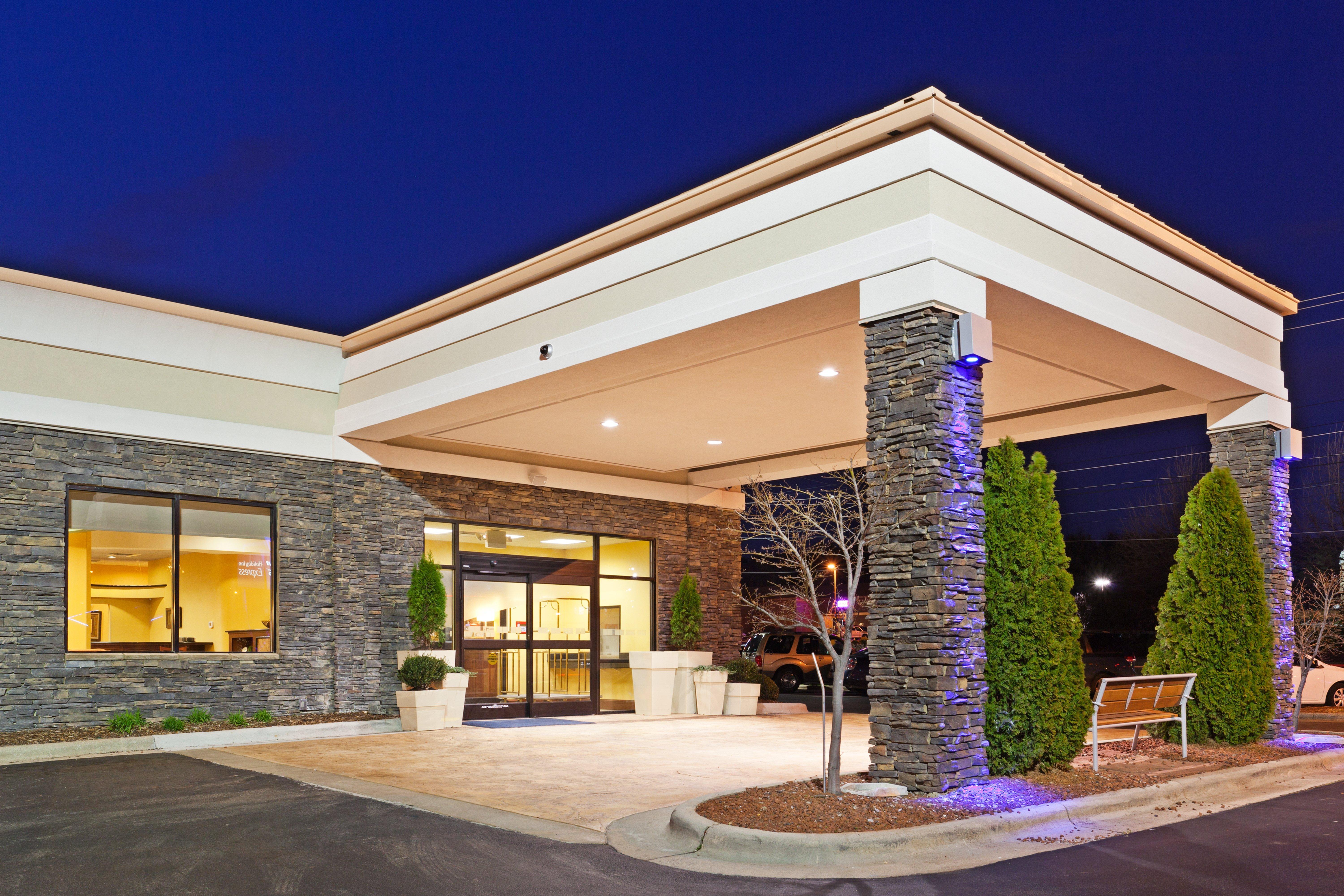 Holiday Inn Express & Suites Greensboro - I-40 Atwendover By Ihg מראה חיצוני תמונה
