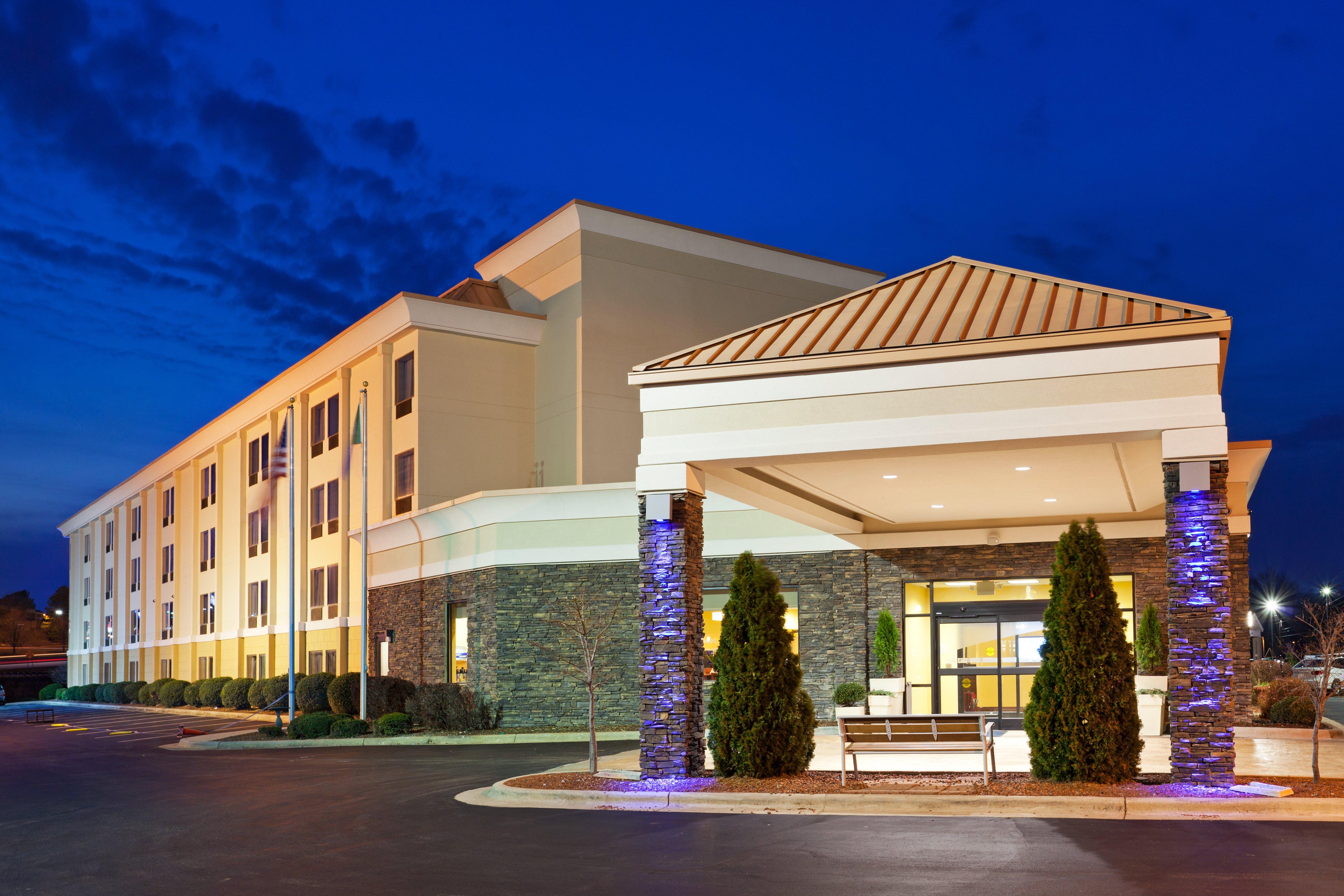 Holiday Inn Express & Suites Greensboro - I-40 Atwendover By Ihg מראה חיצוני תמונה