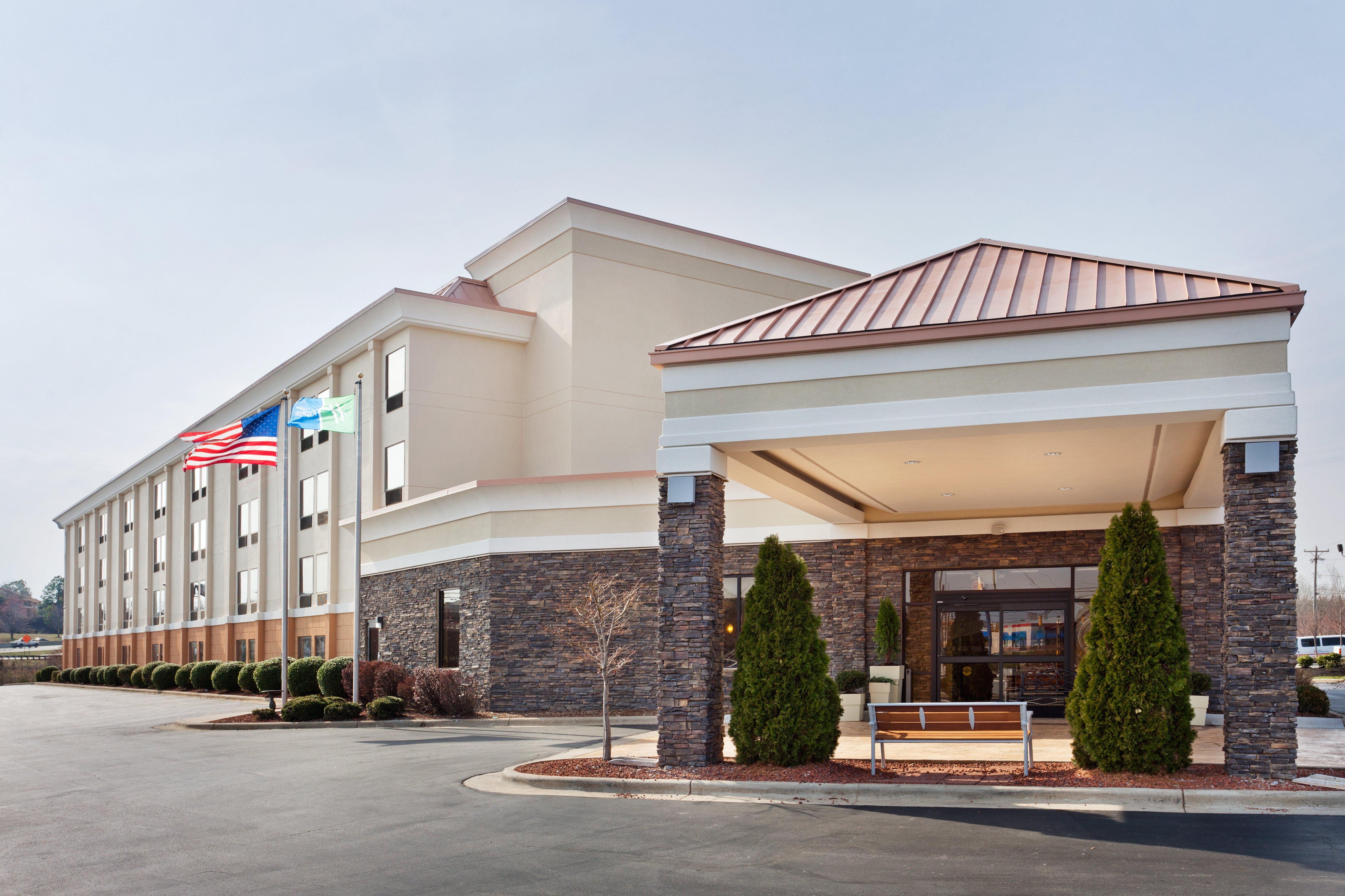 Holiday Inn Express & Suites Greensboro - I-40 Atwendover By Ihg מראה חיצוני תמונה