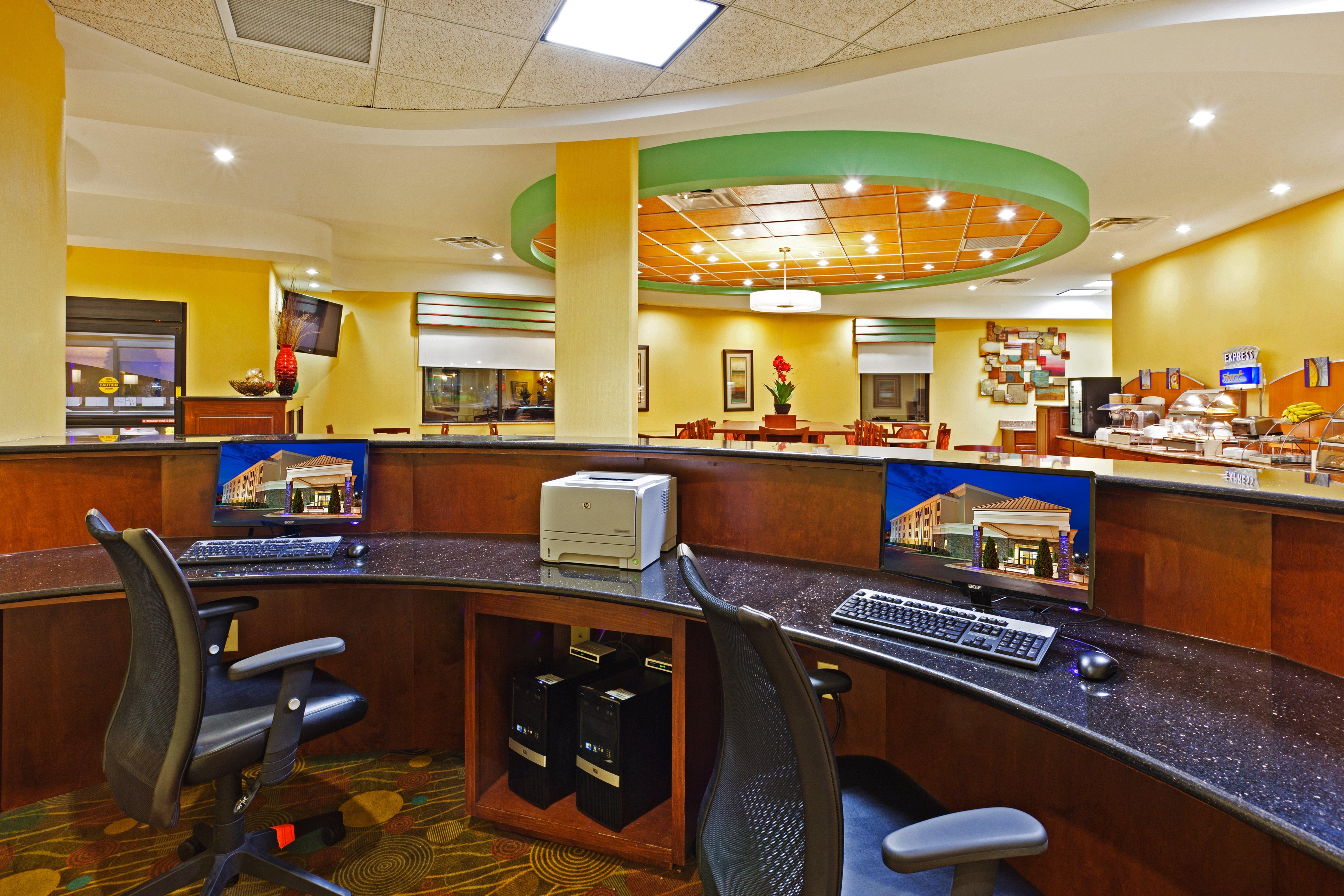 Holiday Inn Express & Suites Greensboro - I-40 Atwendover By Ihg מראה חיצוני תמונה